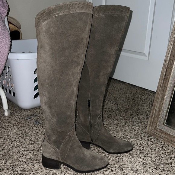 Vince Camuto Womens Wide Calf Gray Karinda Suede
OTK Block Heel Boots Size 7 - Picture 2 of 9